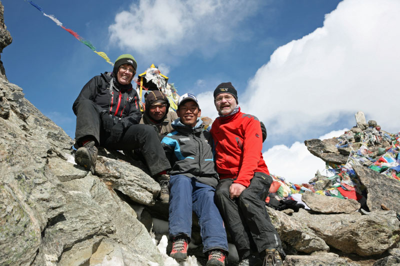 25.02.2012 Das Teamfoto auf dem Gokyo Ri (5357m)